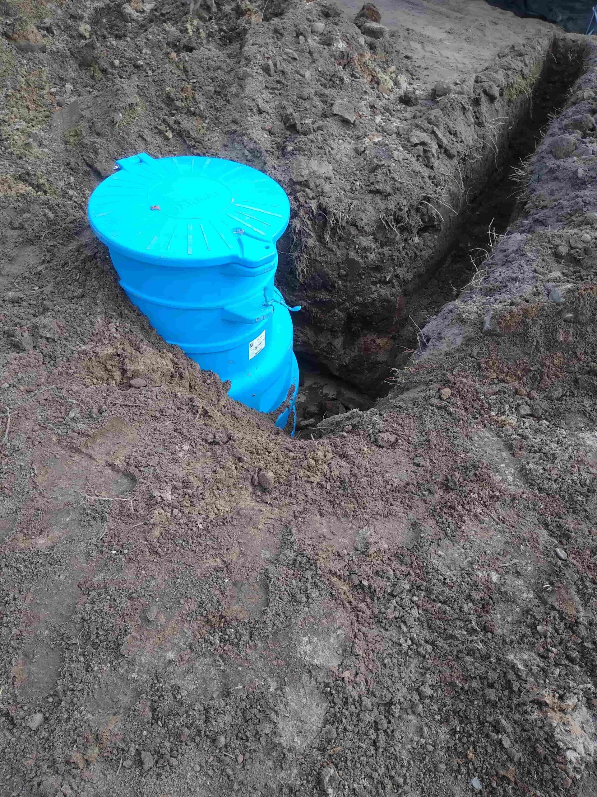montaż studni głębinowej fi 125 w trakcie instalacji w Dębem
